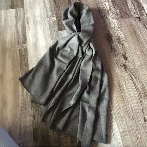 Pretty persuasions gray soft blanket scarf